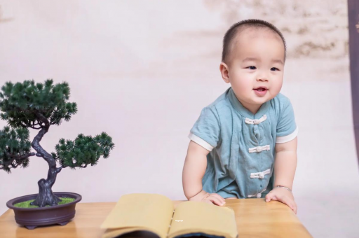 贺州宝宝爱吐奶是什么原因